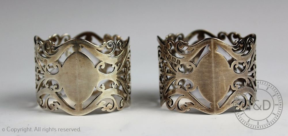 A pair of Edwardian silver napkin rings, Alexander Clark Manufacturing, Birmingham 1910,