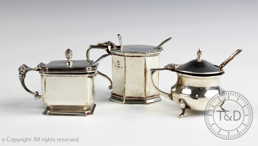 A silver mustard Boodle and Dunthorne, Birmingham 1939, of canted square form,