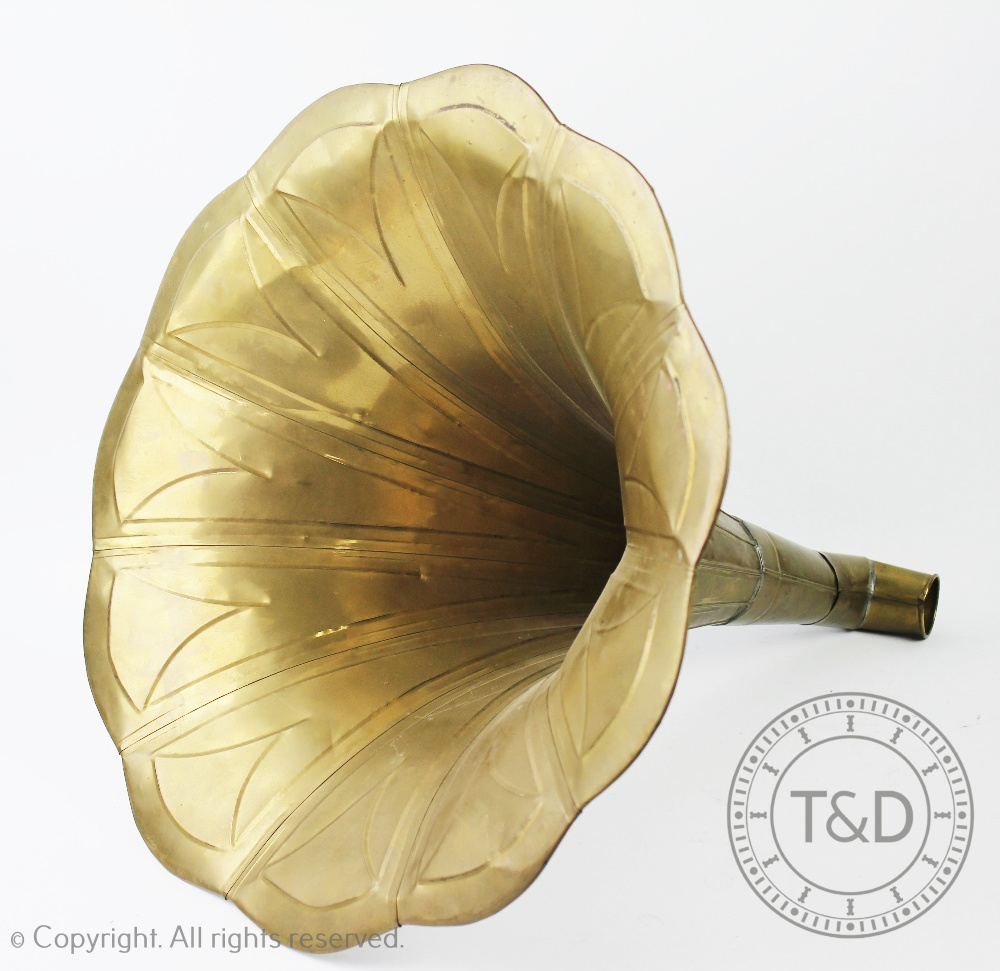 An early 20th century HMV gramophone, with horn (detached), - Bild 2 aus 2