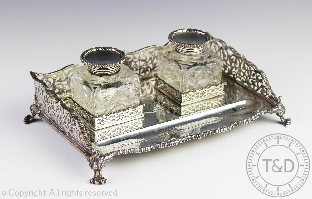 A Victorian silver desk stand Goldsmiths and Silversmiths Co Ltd, London 1899,