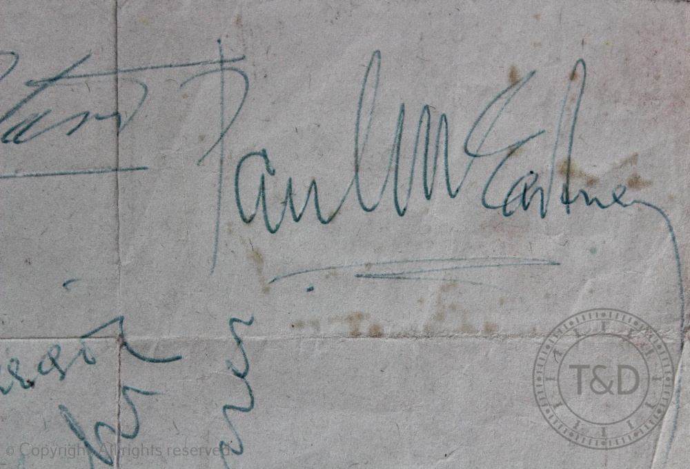 THE BEATLES: a collection of signatures of all four members of the band, the sheet, - Bild 3 aus 3