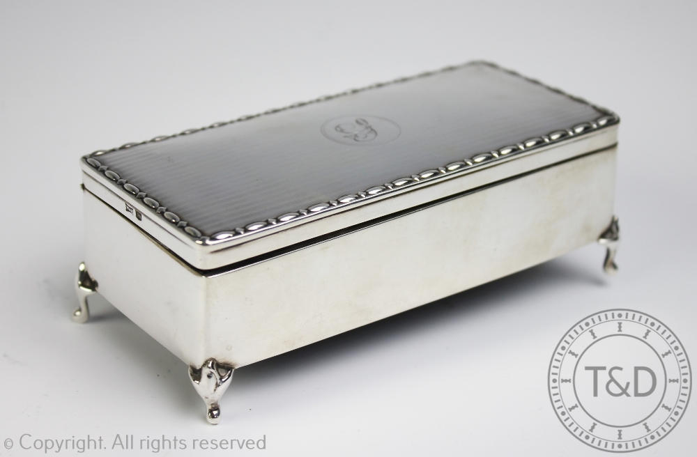 A silver jewellery casket, Walker & Hall, Sheffield 1922,