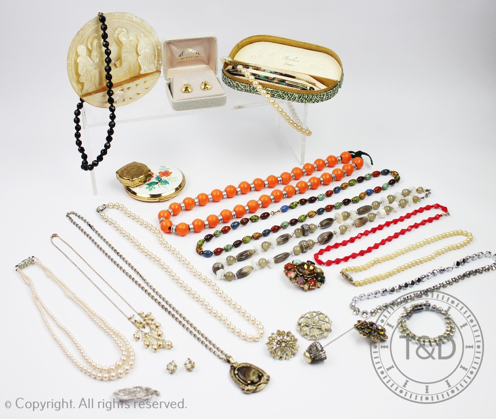 A collection of jewellery, to include; brooches, simulated pearls, a Burnham pen and pencil in box,