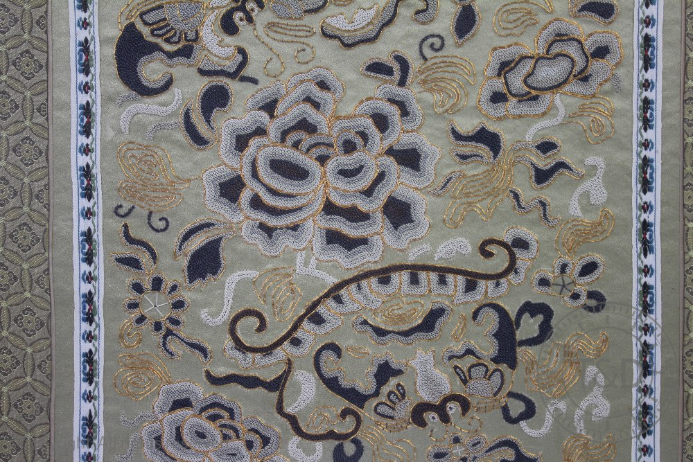 An early 20th century Chinese silk embroidered panel, - Image 5 of 5