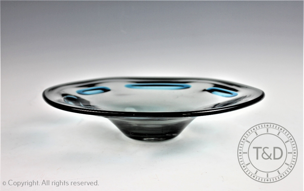 A Whitefriars glass bowl, number 9711, with kingfisher blue panels against pewter, - Bild 2 aus 2