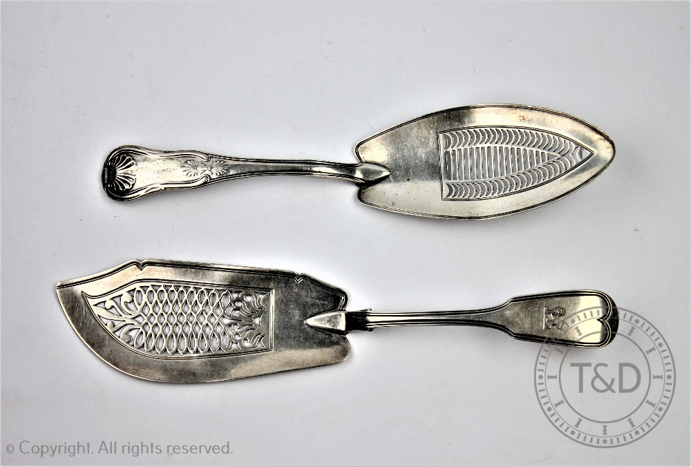 A George III silver fish server, William Eley & William Fearn, London 1810, Kings pattern,