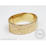 A Victorian style 9ct gold hinged bangle, Smith and Pepper, Birmingham 1947,