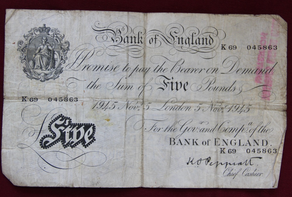 A quantity of English and Foreign bank notes and coins (Qty) - Image 2 of 9