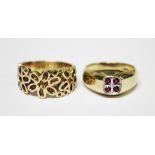 A 9ct yellow gold band, designed as stylised flower heads,
