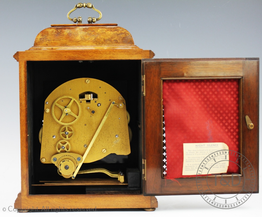 An Elliot walnut quarter chiming mantel clock retailed by Ollivant & Botsford of Manchester, - Bild 3 aus 3
