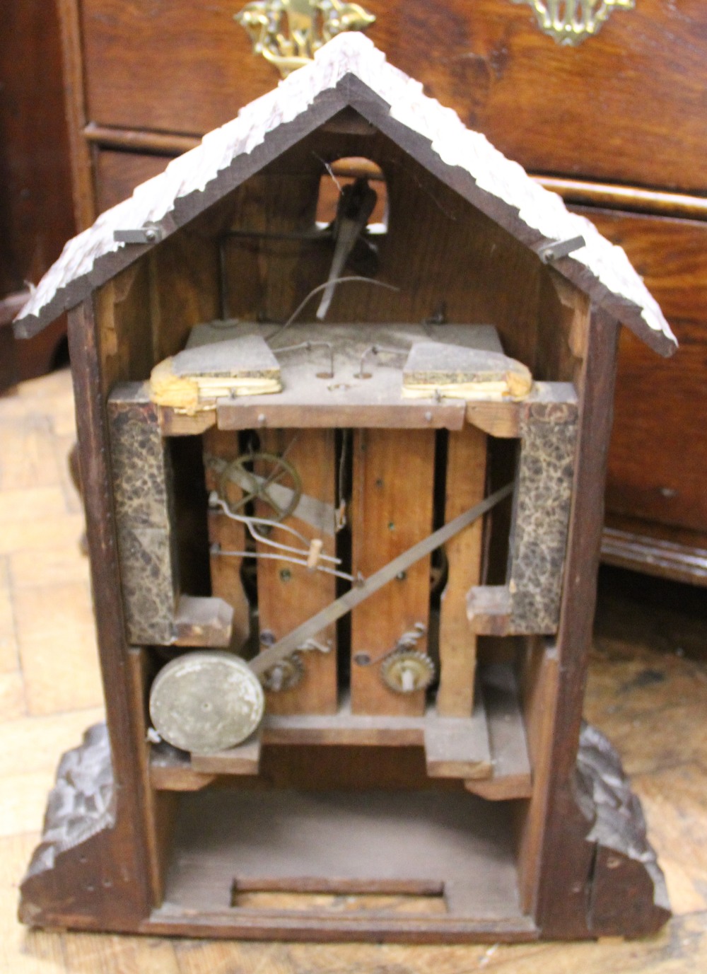 A later 19th century Black Forest carved wood twin fusee cuckoo clock, - Bild 14 aus 18