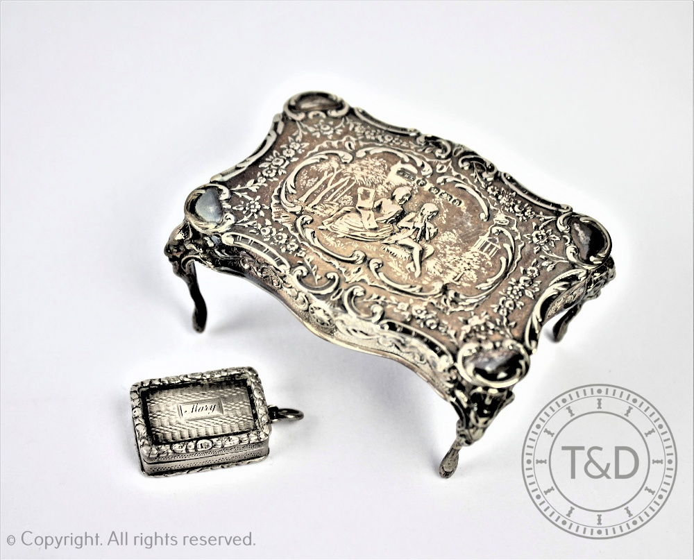 A George IV silver vinaigrette, Birmingham 1834, the lid named for 'Mary', 2.