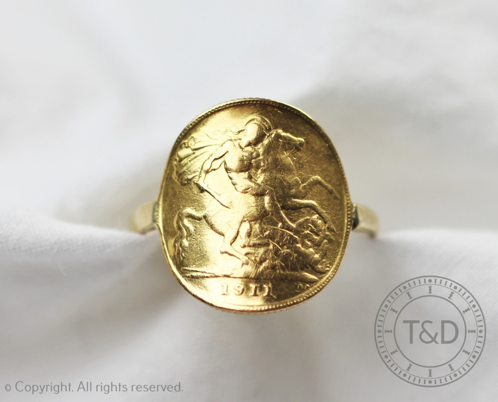 A 1911 gold half Sovereign converted to a ring, with 9ct gold shank, 5.
