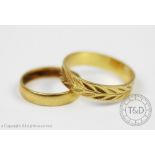 A 18ct yellow gold wedding band,