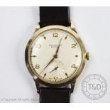 A 9ct gold cased Bravingtons Renown gentlemans wristwatch,