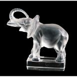 SCULTURA in cristallo Lalique raffigurante "Elefante". XX secolo Misure: h cm 16