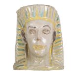 MASCHERONE in ceramica smaltata e decorata raffigurante "Testa di faraone". Caltagirone XIX secolo