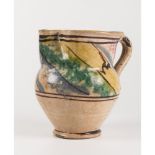 BROCCA in ceramica smaltata e dipinta nei toni del giallo e del verde. Sicilia XIX secolo Misure: