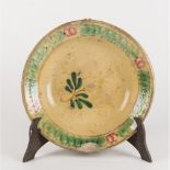 FANGOTTO in ceramica smaltata e dipinta nei toni del giallo e del verde. Sicilia XIX secolo