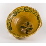 LEMMO in ceramica smaltata e dipinta nei toni del giallo e del verde. Sicilia XIX secolo Misure: