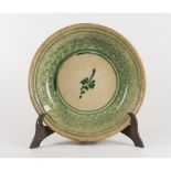 FANGOTTO in ceramica smaltata e dipinta nei toni del verde. Sicilia XIX secolo Misure: diametro cm