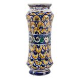 ALBARELLO in ceramica smaltata e decorata. Sicilia XX secolo Misure: h cm 32