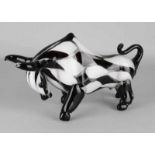 Modern mouth-blown glass bull, black and white. 21st century. Size: 20 x 35 x 10 cm. In good