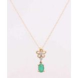 Yellow gold necklace and pendant, 585/000, with emerald. Fine singapore necklace with a fine pendant