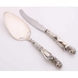 Two piece cake set, 835/000, consisting of a shovel and a knife with handles in the shape of a