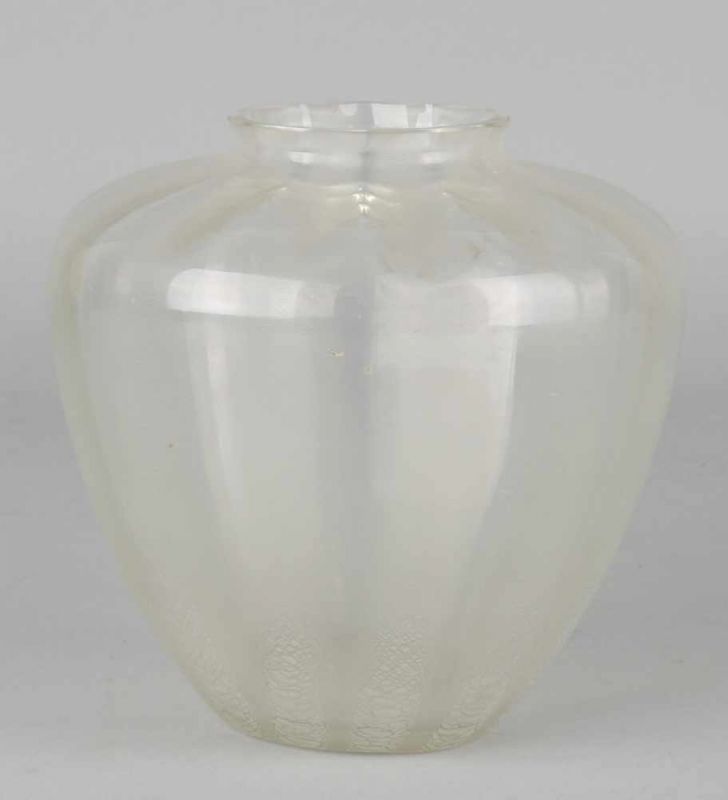 AD Copier, Leerdam. Glass vase with tin crackle. Sonoor collection. 1935. Size: 12.5 x 12.5 cm ø. In