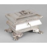 Silver tea box, 800/000 on processed claw feet with ribbed edge and a detailed flower on the lid.