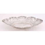 Silver serving dish, 833/000, oval, ajour sawn with floral and curl decor. 18.5x12x2.5cm. about 96