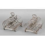 Two silver toast holders, 925/000, English. Rectangular toast holder placed on 4 legs with curled