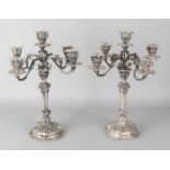 Set Silber Kerzenleuchter, 800/000, 5 Licht. Reich verziert mit Blättern und floralen Motiven auf