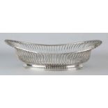 Solid silver bread basket, 800/000, openwork with wire bars with a soldered edge decorated with