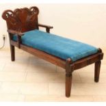 Oriental teak divan. Second half of the 20th century. Size: 90 x 156 x 66 cm. In good condition.