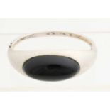 Silver slave band, 835/000, with a matt finish, set with an oval cabouchon cut onyx. Equipped with a