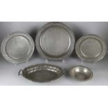 Five times antique tin. 18th - 19th Century. Consisting of: Two dishes, three large dishes. Soil