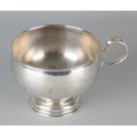 Silver bowl, 800/000, with turned rim, on round base with ribbed edge and with a curled handle.