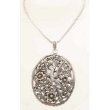Silver necklace with pendant, 925/000. Oval gourmet necklace with large oval pendant with