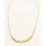 Yellow gold choker, 750/000, with brilliant. choker with in the middle a flexible part consisting of