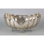 Silver bowl, 800/000, oval with scalloped edges with hammer pattern decorated with soldered