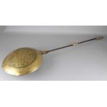 Antique brass bedpan. Circa 1800. Size: 114 cm. In good condition. Antik Messing Bettpfanne. Um 1800