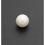 Cultivé pearl, ø 11 mm. minimal unevenness. Kultivierperle, ø 11 mm. minimale Unebenheiten.