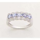 White gold ring, 585/000, with tanzanite and diamond. Ring with a row of 5 oval faceted tanzanite