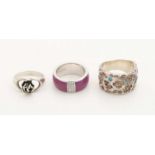 Lot with 3 silver rings, 925/000, a ring with rose, ø 56, a ring with purple enamel and zirconia'