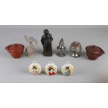 Lot miscellaneous old / antique. Among others: Cast iron figure, 18th - 19th century. Yixing,