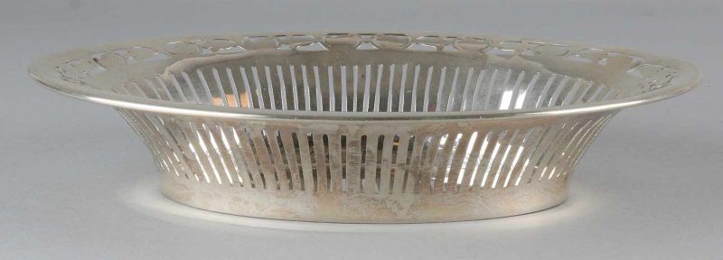 Silver bowl, 800/000, oval model with turned rim with floral sawn decor and with vertical bars. - Image 2 of 2