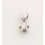 Platinum solitaire pendant, 900/000, with a brilliant cut diamond, approx 0.14 ct. 10 mm. about 0.