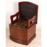 Antique English mahogany folding highchair with flap. Size: 80 x 46 x 47 cm. In good condition.